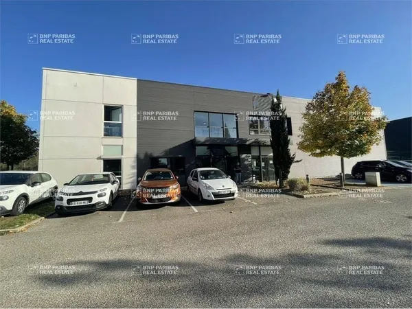 Local d'activité 1294 m²