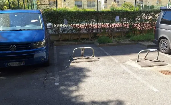 Place parking extérieur dans résidence sécurisée