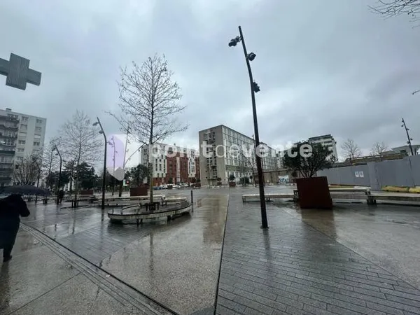 Local commercial 356 m²