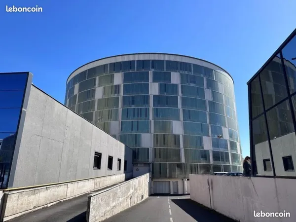 Place de parking dans garage
