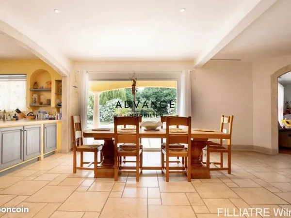 Maison 5 pièces 210 m²