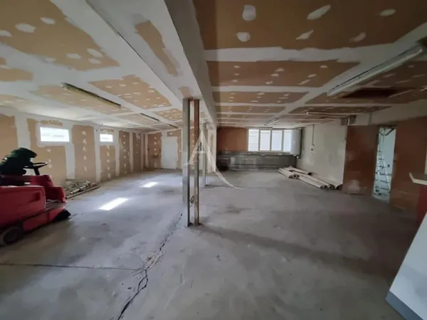 Local 192 m²