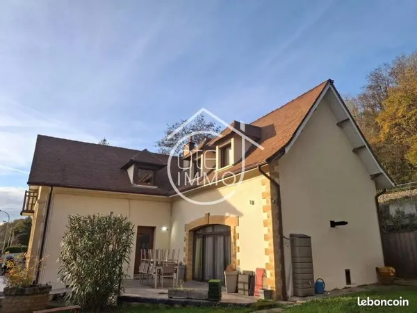 Maison 9 pièces 244 m²