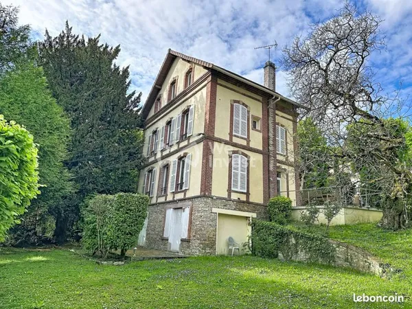 Propriété 8 pièces 240 m²