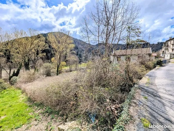 Vente | Terrain constructible | 1330 m² | Saint-Martin-de-Valamas