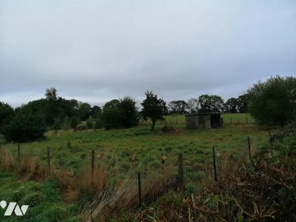 Terrain 899 m²