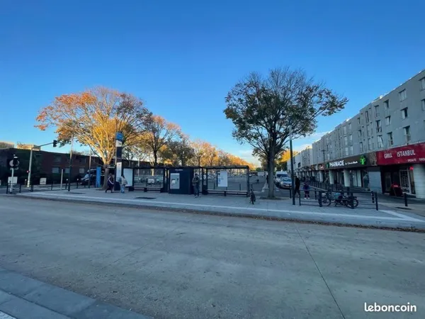 Boutique 150 m² EVRY COURCOURONNES