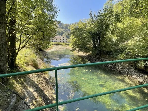 A 40 MN DE BESANCON- SECTEUR BAUME LES DAMES-Propriété de caract