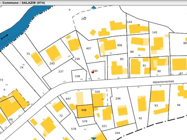 Terrain constructible de 297 m² (parcelle cadastrée Section AH n° 240), idéalement situé au lieudit 