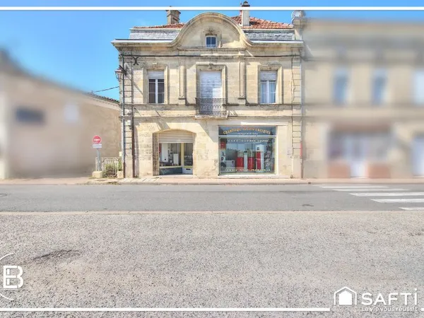 GRANDE MAISON DE VILLE AVEC TOIT TERRASSE