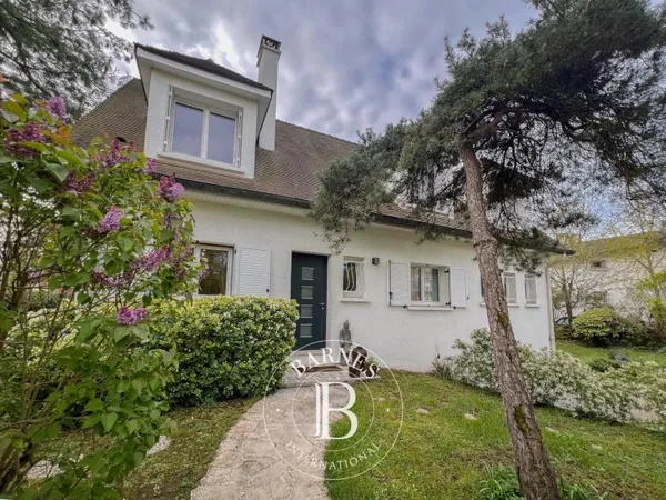 Maisons-Laffitte - Parc - Maison familiale 208 m² habitables - sous-sol total - terrain 1003m²