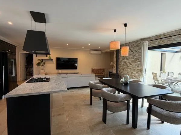 Maison contemporaine avec piscine