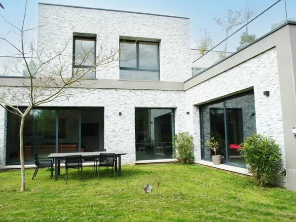 Maison d'exception, calme, tout près du centre