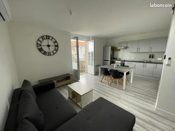 Centre ville - T2 meublé de 45 m² avec balcon et garage privé