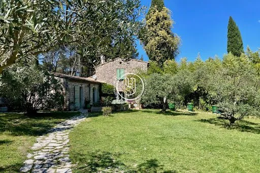Maison 15 pièces 380 m²