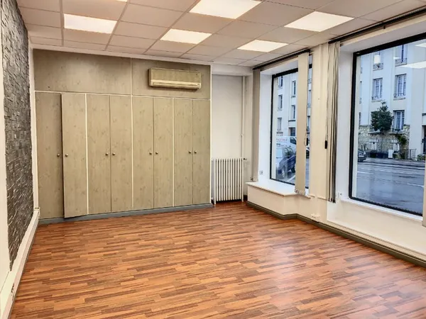 Local commercial 4 pièces 67 m²