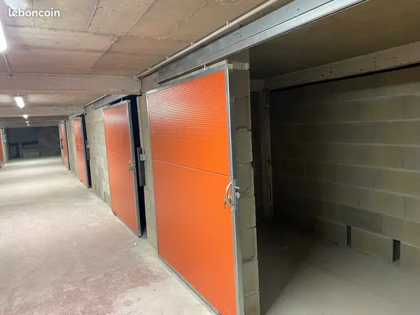 Box de stockage à louer / Box en location / Garde meubles / Dépot et entrepôt / 23 m²