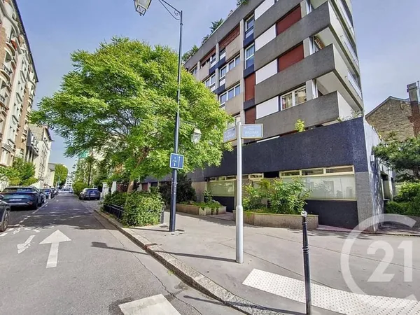 Local commercial 196 m²