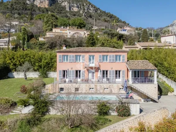 Élégante villa provençale avec vue mer panoramique et terrain constructible