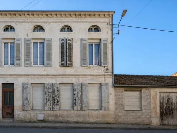 Maison de caractère avec verrière - dépendances - fort potentiel ?124 m2 - 5 minutes de Langon