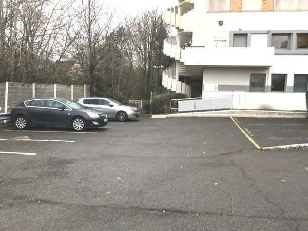 Parking 12 m²