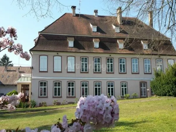 Maison 1025 m²