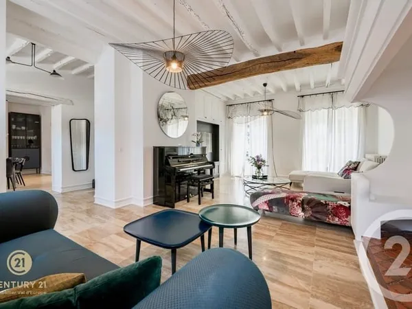 Maison 9 pièces 323 m²