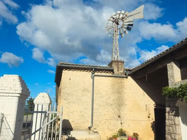 Authentique maison en pierre avec dépendances