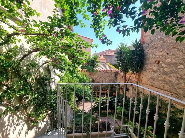 Maison de ville avec jardin - gros potentiel