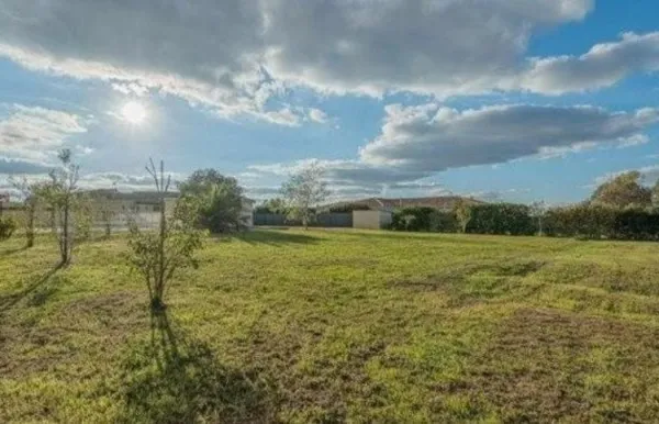 Terrain 910 m²