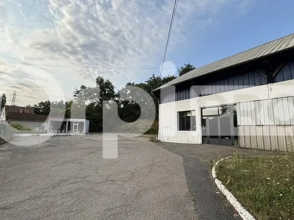 Local d'activité 180 m²