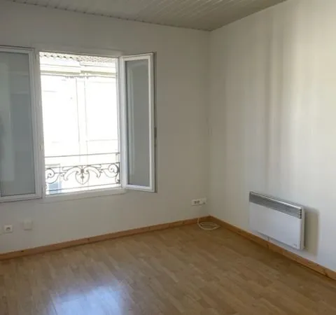 Appartement T2/T3 de 53m2 rénové proche Marché - rue piétonne Marmande centre