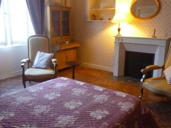 Loue chambre 20m² avec salle de douche Orléans Centre, proche de la Gare