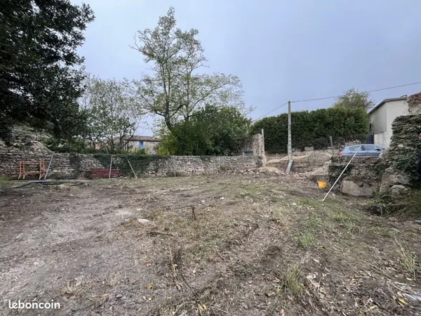 Terrain 300 m²