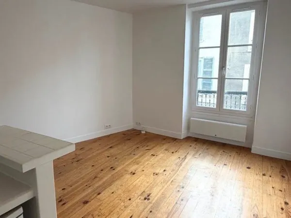 Studio / 18m² / Pontoise (RER C)