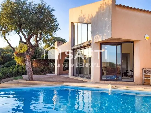 Rare !! Très belle villa de plein pied, sous-sol total, garage 2 voitures, piscine.