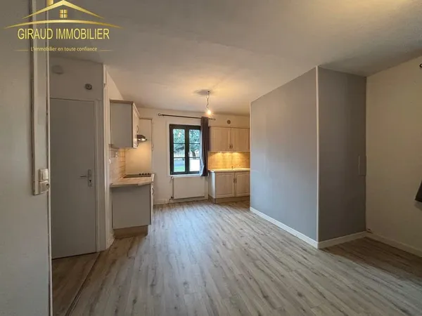 CHARLIEU rue Cacherat T1Bis rénové