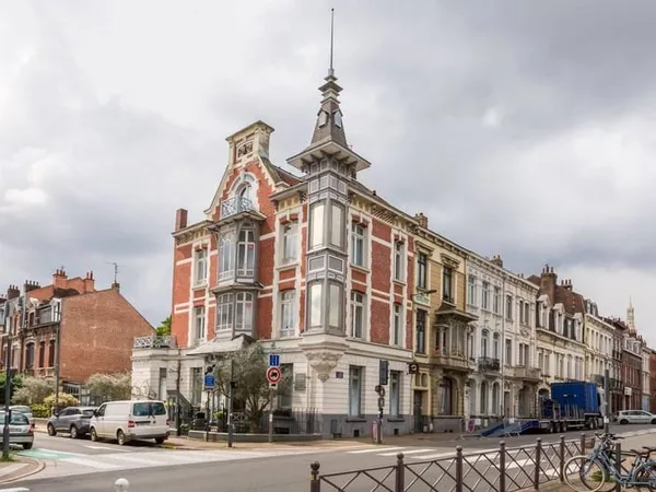 Maison 11 pièces 360 m²