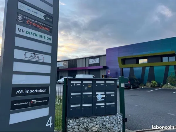 Bureaux 220m2 + local d'activité 220m2