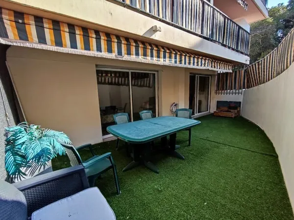 CANNES - CARNOT - Appartement 3 PIECES GRANDE TERRASSE