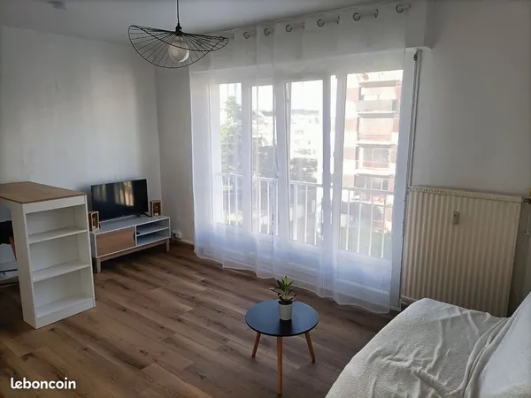 Studio meublé 23 m refait à neuf disponible de suite