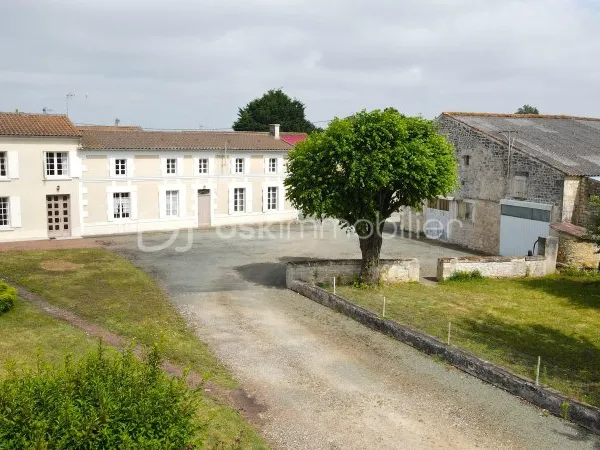Maison 13 pièces 221 m²
