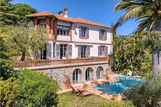 Maison 10 pièces 457 m²