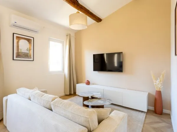 🏡 À Louer - Marseille 13006 (Lodi) ✨ Superbe T2 - 38m² - Dernier étage - Entièrement rénové & meublé