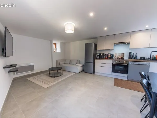 Maison meublée neuve 71 m² - 3 chambres - jardin - parking - proche Vienne
