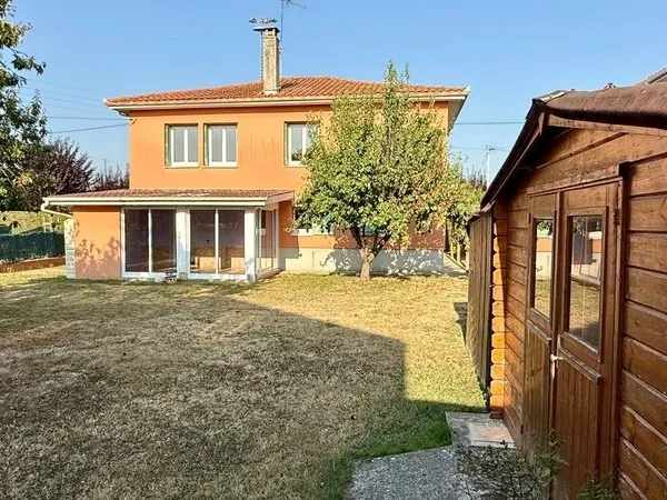 Tarbes .Maison six pièces sur deux niveaux divisible en deux appartements