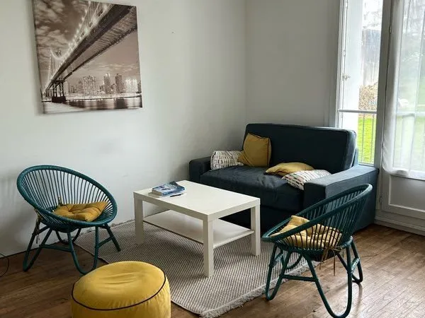 Chambre meublée