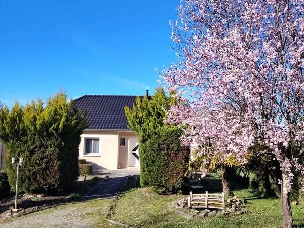 Maison récente sur sous sol-95m2- 3 chambres, grand terrain arboré-secteur recherché