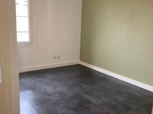 Studio 20 m2 non meublé 330 charges non comprises