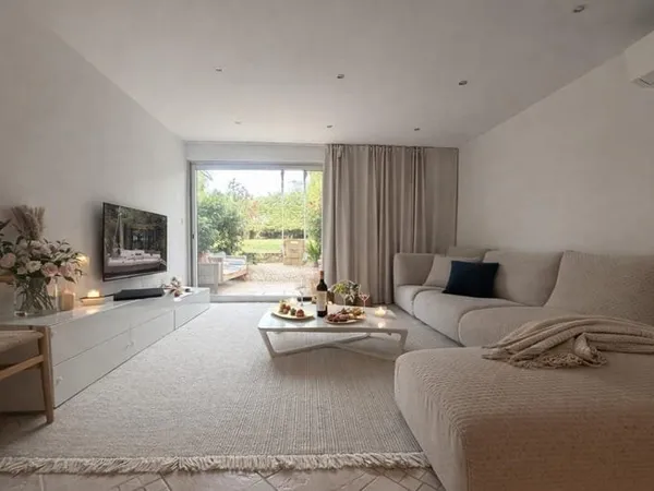 Appartement esprit maison de village avec terrasses et solarium